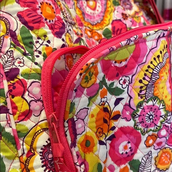 Vera Bradley in “Clementine Floral”Quilted Design Bag. Lots of Room with Strap. - Picture 5 of 12